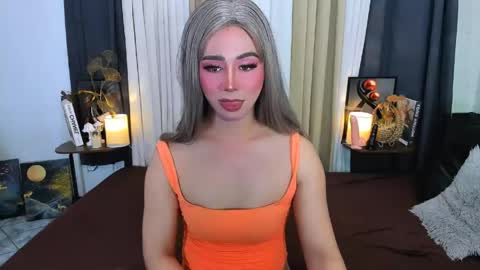 Snapshot of expensive_elise chatting on 05.14.26 expensive_elise online show from 05.14.26