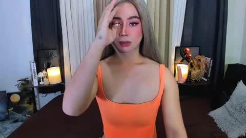 Snapshot of expensive_elise chatting on 05.15.26 expensive_elise online show from 05.15.26