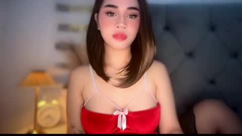 Snapshot of expensivets_chloe chatting on 05.17.26 chloee online show from 05.17.26