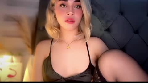 Snapshot of expensivets_chloe chatting on 05.24.26 chloee online show from 05.24.26