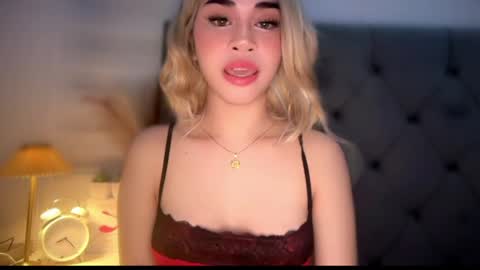 Snapshot of expensivets_chloe chatting on 05.27.26 chloee online show from 05.27.26