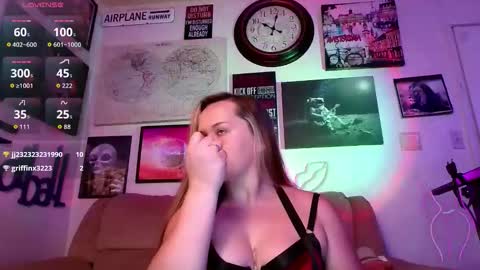 Snapshot of explicitshaybaby chatting on 05.20.26 explicitshaybaby online show from 05.20.26
