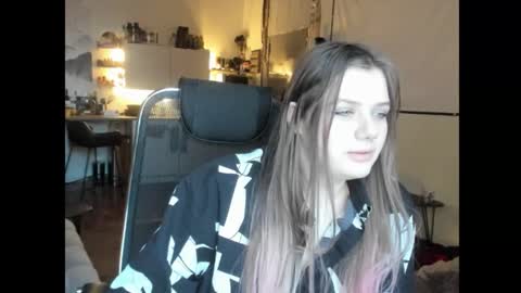 Snapshot of eyes_say_yes chatting on 02.05.26 Yara online show from 02.05.26