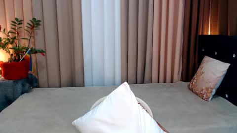 UR SWEET EZRA online show from 12.08.24