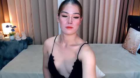 UR SWEET EZRA online show from 01.05.25