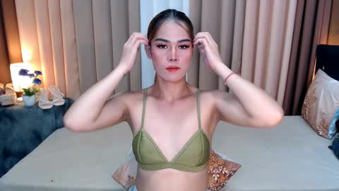 UR SWEET EZRA online show from 01.06.25