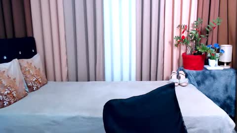 UR SWEET EZRA online show from 01.18.25