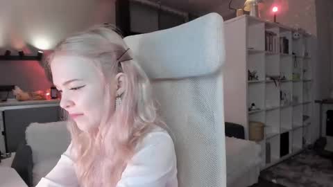 Snapshot of fairy_casey chatting on 03.03.25 fairy_casey online show from 03.03.25