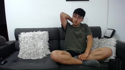 Snapshot of fallgays chatting on 01.07.25 FallGays online show from 01.07.25