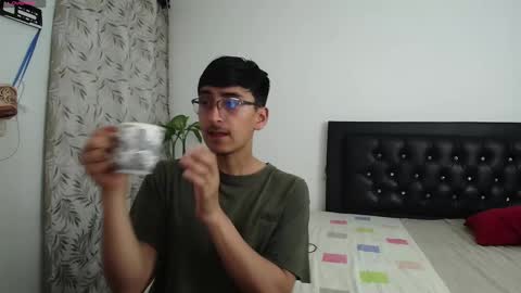 Snapshot of fallgays chatting on 09.18.25 FallGays online show from 09.18.25