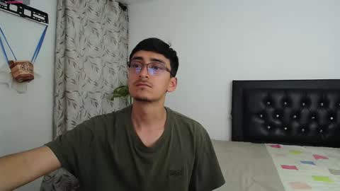 Snapshot of fallgays chatting on 09.21.25 FallGays online show from 09.21.25