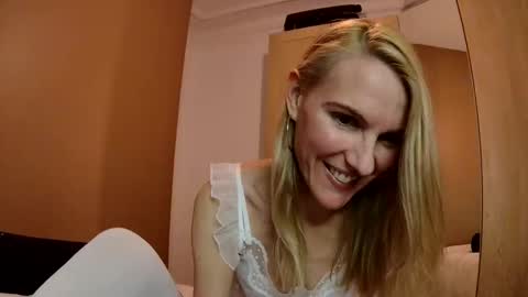Snapshot of fanny_posy chatting on 12.25.24 Fanny online show from 12.25.24