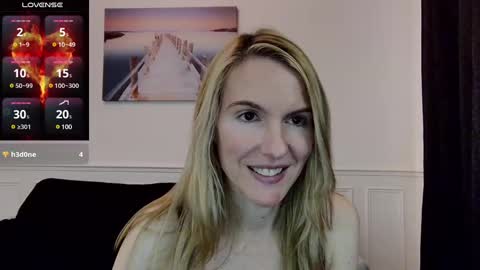 Snapshot of fanny_posy chatting on 02.19.25 Fanny online show from 02.19.25