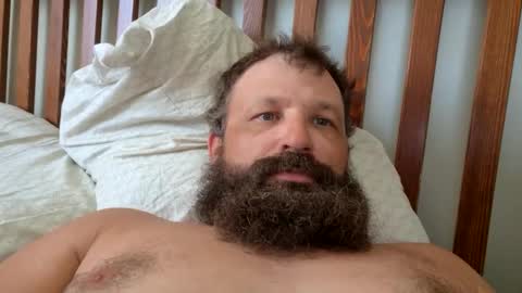 Snapshot of farm2boy chatting on 09.17.25 Farm2boy online show from 09.17.25