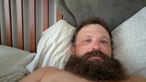 Snapshot of farm2boy chatting on 09.27.25 Farm2boy online show from 09.27.25