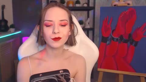 Fascinating   Eyes online show from 12.22.25