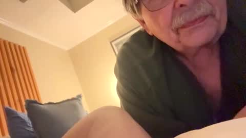 Snapshot of fatdickad chatting on 11.18.25 fatdickad online show from 11.18.25