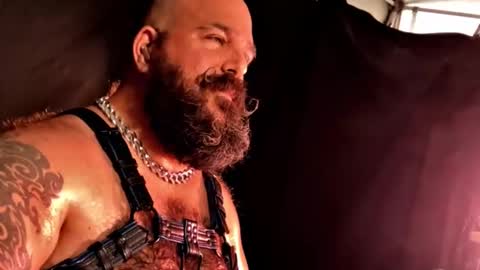 Snapshot of fatredneckpapa chatting on 12.15.25 FAT PAPA online show from 12.15.25