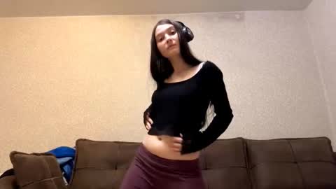 Aurora 18yo online show from 11.19.25