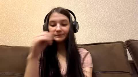 Aurora 18yo online show from 12.23.25
