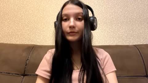 Aurora 18yo online show from 02.02.26