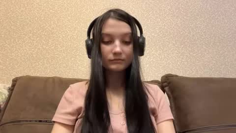 Aurora 18yo online show from 02.04.26