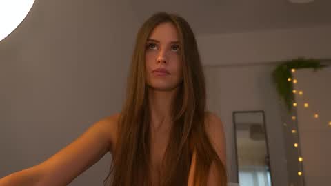 Snapshot of fazeyj chatting on 10.20.25 FazeyJ online show from 10.20.25