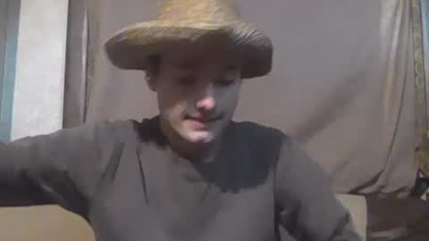 Snapshot of feelingverynaughty chatting on 12.20.24 ask me online show from 12.20.24