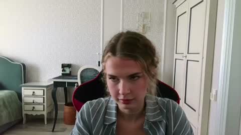 Snapshot of felicitassteinbrink chatting on 07.27.26 Zoe online show from 07.27.26