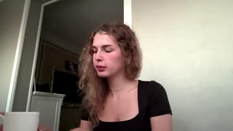 Snapshot of felicitassteinbrink chatting on 07.28.26 Zoe online show from 07.28.26
