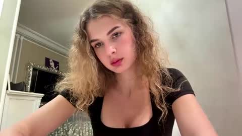 Snapshot of felicitassteinbrink chatting on 07.28.26 Zoe online show from 07.28.26