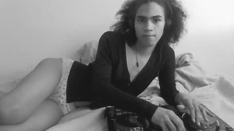 Snapshot of felinexoxo chatting on 11.05.25 FELINE online show from 11.05.25