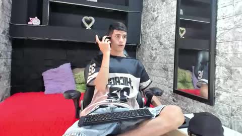 felipe fiire online show from 05.04.26
