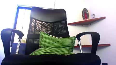 Snapshot of felipevega01 chatting on 02.25.25 felipe online show from 02.25.25