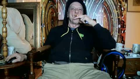 Snapshot of fellatioauto chatting on 02.22.25 hungnsexy online show from 02.22.25