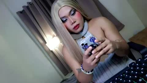 Snapshot of femboy_veronica chatting on 06.15.26 femboy_veronica online show from 06.15.26