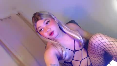 Snapshot of femboy_veronica chatting on 06.25.26 femboy_veronica online show from 06.25.26