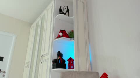 Snapshot of femdomheels chatting on 12.27.24 femdomheels online show from 12.27.24