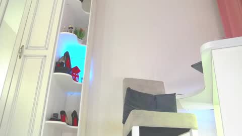 Snapshot of femdomheels chatting on 01.09.25 femdomheels online show from 01.09.25