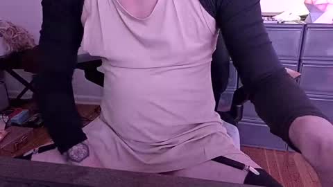 Snapshot of femme_mystique chatting on 11.06.25 femme_mystique online show from 11.06.25