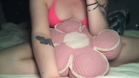 Snapshot of femmefatalebabe chatting on 04.25.26 online show from 04.25.26
