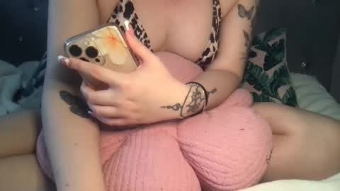 Snapshot of femmefatalebabe chatting on 05.07.26 online show from 05.07.26