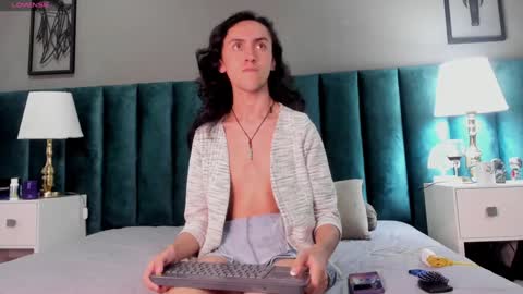 Snapshot of fenix_karoll chatting on 12.16.24 Karol online show from 12.16.24