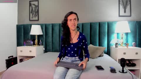 Snapshot of fenix_karoll chatting on 01.01.25 Karol online show from 01.01.25