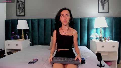 Snapshot of fenix_karoll chatting on 01.03.25 Karol online show from 01.03.25