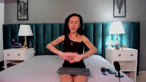 Snapshot of fenix_karoll chatting on 01.04.25 Karol online show from 01.04.25