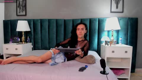 Snapshot of fenix_karoll chatting on 01.04.25 Karol online show from 01.04.25