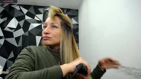 Snapshot of fenix_purple chatting on 10.15.25 FENIX online show from 10.15.25