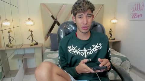 FER PHOENIX online show from 12.17.25