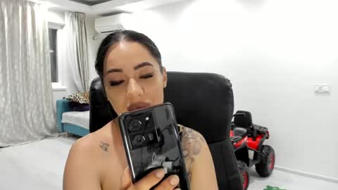 Snapshot of fetishcatalea chatting on 06.18.26 Catalea DM online show from 06.18.26